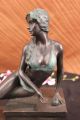 Bronzeskulptur Signiert Milo Swim Frau Mit Apfel Kunst Figur Deko Antike Bild 3