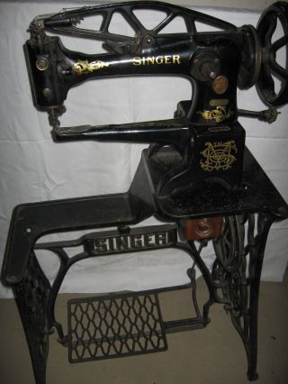 Schuhmachernähmaschine Singer 1924 Antik Goldverzierungen Für Leder Nähmaschine Bild