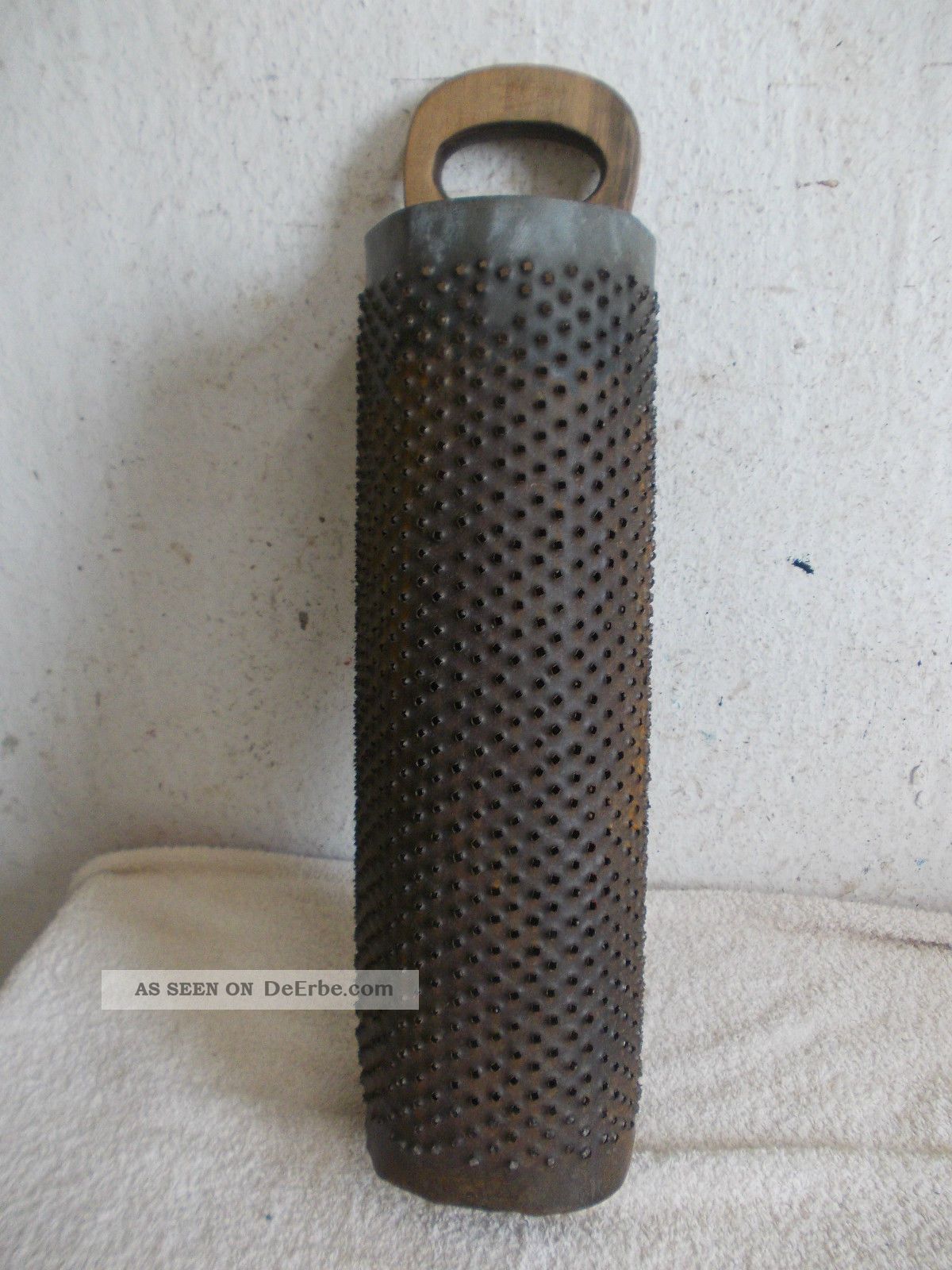 Große Urige Grobe Futterreibe,  Reibe,  Rübenreibe,  Futterreibe Bauer Bild
