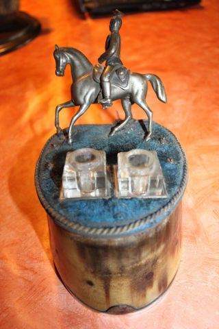 Schreibtischgarnitur Pferdehuf Mit Kaiserlicher Figur/kaiser Bild