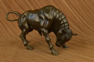 Moderne Skulptur Bulle Bronze Kunst Großer Aktienmarkt Wall Street Bild
