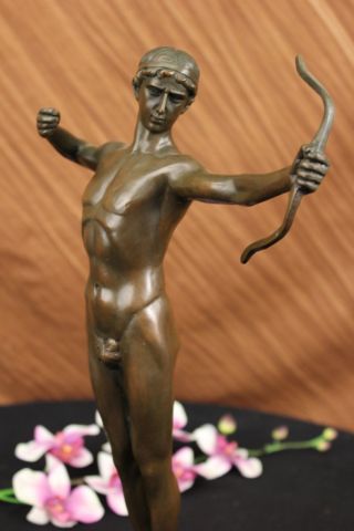 Bronze Metallkunst Deco Klassische Skulptur Männlich Bogenschütze Pfeil Marmor Bild