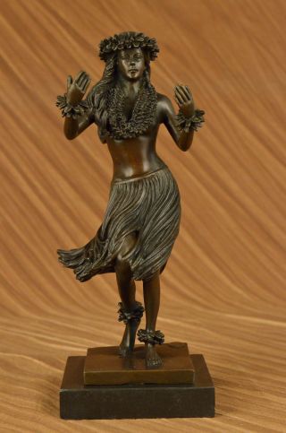 Bronzefigur Hulla Kahiko Kumu Tänzerin Mit Messing Und Kupfer Bild