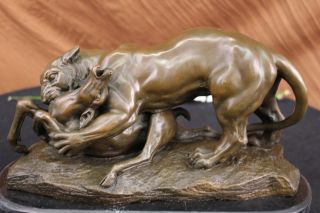 Stag Bekämpfung Lion Bronze - Skulptur Tierfigur Wilde Lebenfigur Freies Schiff Bild
