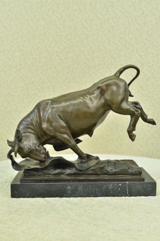 Bronze Abstract Bronze Bull Horns Statue Figurine Skulptur Stock Broker N Bild