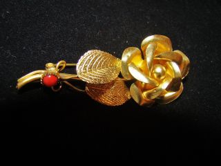 Brosche Rose - Goldfarbe - Mit Einer Korallen Perle - Alter Unbekant/nachlaß Bild