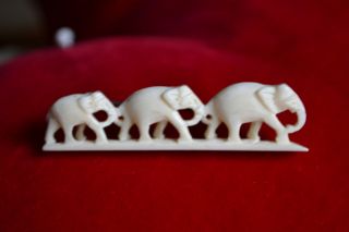 Niedliche Geschnitzte Brosche - Bein - Drei Elefanten Bild