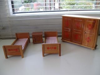 Puppenstubemöbel - Schlafzimmer - 60er Jahre Aus Holz Bild