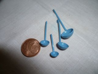 Älterer Blauer Metallschöpflöffel Für Die Puppenküche Ca.  3,  5 Cm X 1 Cm Bild