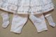 Puppen - Kleid - Hose - SÖckchen - Weiß Mit Spitzen - Antik - Vitrinenteil Nostalgieware, nach 1970 Bild 1
