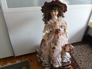 Keramik - Puppe Mit Hut Und Schönem Kleid; 90 Cm; Mit Perlen Halskette Und Armband Bild