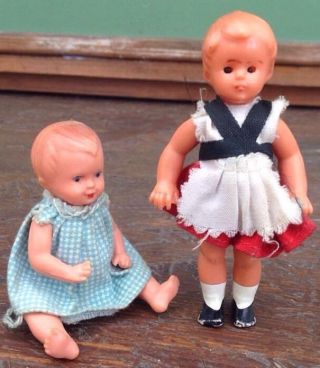 2 Alte Puppen,  Für Puppenstube,  Kleines Püppchen Mit Schlafaugen Ca.  8 Cm Bild