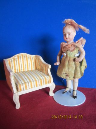 Sehr Altes Kleines Porzellanpüppchen Für Die Alte Puppenstube Um 1900 Bild