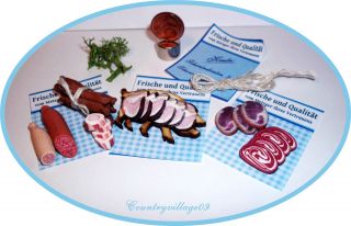 Schweinebraten Und Würste Mit Werbung Für Kaufladen Und Puppenhaus 1:12 Miniatur Bild