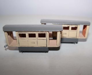 Holzspielzeug Zwei Alte Züge,  Bahnwaggons Personenzug,  Räder Aus Metall,  Bahn Bild