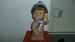 Seltene Joimy Puppe Groß Junge Mit Schal,  MÜtze Zunge Raus Und.  In Der Hand Bild