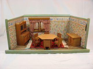 Alte Puppenstube Puppenhaus Stube Esszimmer Tisch Büffet Bild