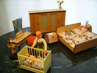 Kultiges Schlafzimmer,  Puppenmöbel 60er Jahre,  Zubehör Bild