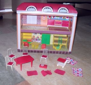 Jean Höfler Puppenhaus Möbliert Kinderzimmer Grüngelborange,  Eßzimmer Rot Bild