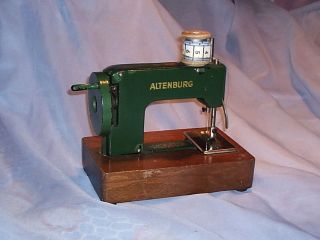 Alte Kindernähmaschine Firma Altenburg Bild
