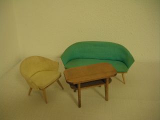 Alte Möbel (sofa,  Sessel Und Tisch) Für Puppenstube Oder Puppenhaus Bild