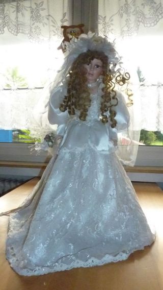 Porzellan Puppe Schöne Braut 65 Cm Hoch Auf Ständer Bild