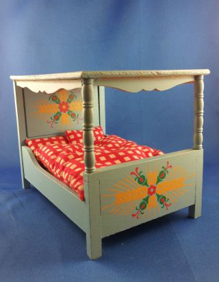 Puppenstubenmöbel - Bett,  Wiege,  Stühle,  Tisch,  Schrank,  Laufgitter,  Uhr - Bemalt Bild