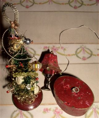 Puppenstubenlampe,  Tannenbaum,  Schachtel.  Weihnachten.  Puppenstubenzubehör.  13cm Bild
