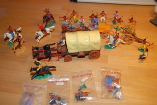 Timpo Toys - Planwagen - 2 Spännig,  Timpo Und Plastic Figuren Konvolut Bild