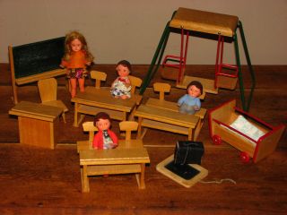 Alte Holz Puppenmöbel Schule Schaukel Bett Püppchen Puppenstube Bild