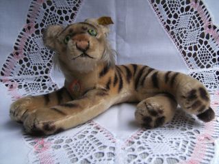 Steiff Tiger Liegender Tiger Bengal Kleiner Knopf Fahne 2317,  00 Brustschild Bild