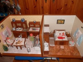 Alte Puppenstube Mit Küche U.  Schlafzimmer,  Ca.  30siger Jahre Bild