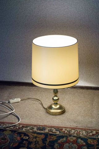 Nachlass: Tisch - Lampe Mit Messing - Fuß Bild