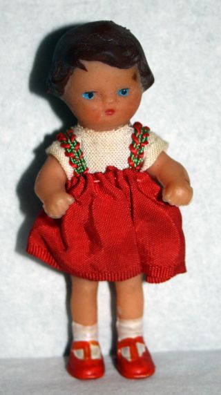 Alte,  Kleine Puppe Mit Rotem Rock Und Weißer Bluse (vollgummi) Bild
