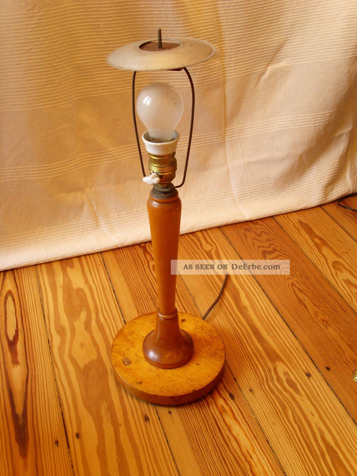 Schöne Alte Tischlampe Holzfuß Kirschholz Ca. 1930 Zwei Schirme Dazu