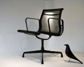 Orig.  Vitra - Charles Eames - Alu Chair Ea 108 - Herman Miller - Designklassiker Bild