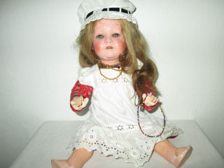 Alte Puppe Von Heubach Köppelsdorf Nr.  320:0 - Die Puppe Muss Zum Puppendoktor Bild