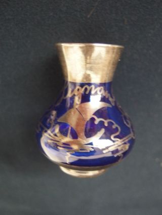 St 45) Kleine Vase Glas Blau Bemalt Schrift Lignano Motive Segelboot Blumen Deko Bild