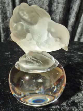 Paperweight,  Kristallfigur Küken,  Satin Glas,  Sévres Frankreich,  Signiert Bild