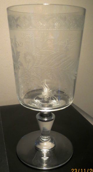 Feines Buchstabenglas L,  Weinglas,  Kelchglas,  Mit Feinen Gravuren,  Biedermeier? Bild