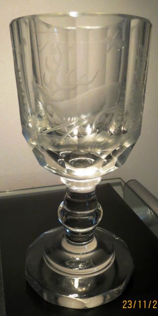 Schweres Weinglas,  Kelchglas,  Jagdglas,  Geschliffen Jagdmotiv,  Biedermeier? Bild