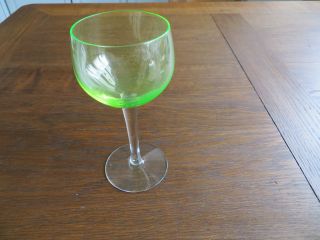 Altes Weinglas Aus Uranglas Bild