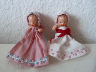 2 Kleine PÜppchen Masse Puppe Baby Zwillinge 6,  5 Cm Puppenstube Puppenhaus 1950 Bild