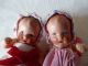 2 Kleine PÜppchen Masse Puppe Baby Zwillinge 6,  5 Cm Puppenstube Puppenhaus 1950 Original, gefertigt vor 1970 Bild 2