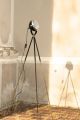 Tripod Lampe Manufaktur Stehlampe Schwarz Auf Antikem Fotostativ Bauhaus Stil Gefertigt nach 1945 Bild 2