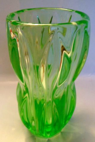 Art Deco Leuchtend Grüne Glasvase 470g Schwer Gepippt Höhe15cm Aus Nachlass Bild