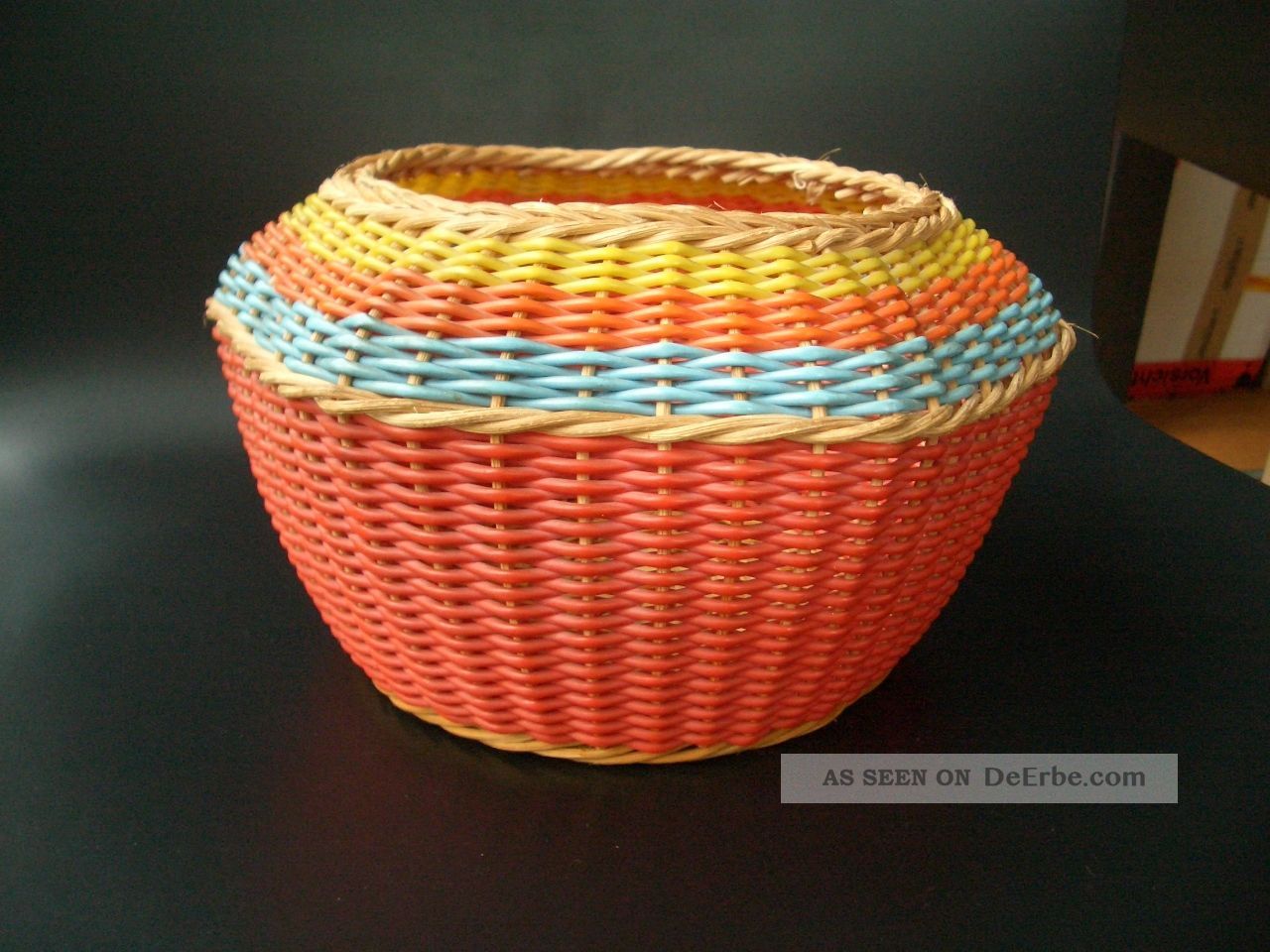 Handarbeiten Strickwollekorb Nähkorb 60/70erjahre Kunststoff Und Weidekorb Nähutensilien Bild