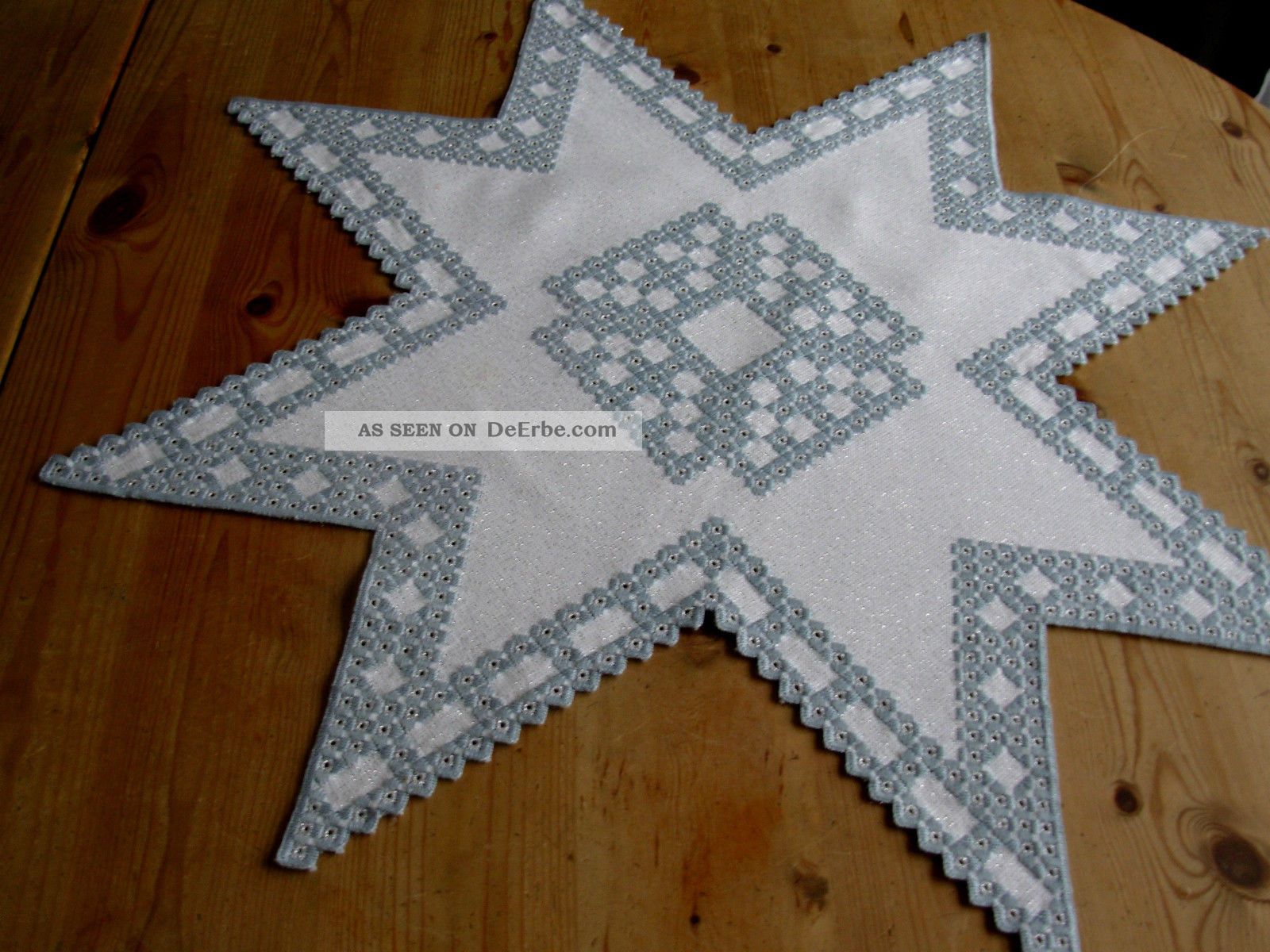 Weiße Mitteldecke - Weihnachtsstern Hardanger - 65 Cm.  Handstickerei. Tischdecken Bild