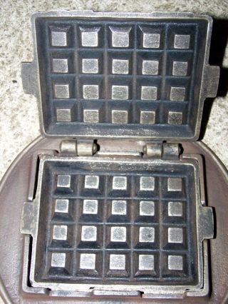 Schönes Altes Kleines Guss Waffeleisen Mit Ofenring Kohleherd Waffle Iron Fer Bild