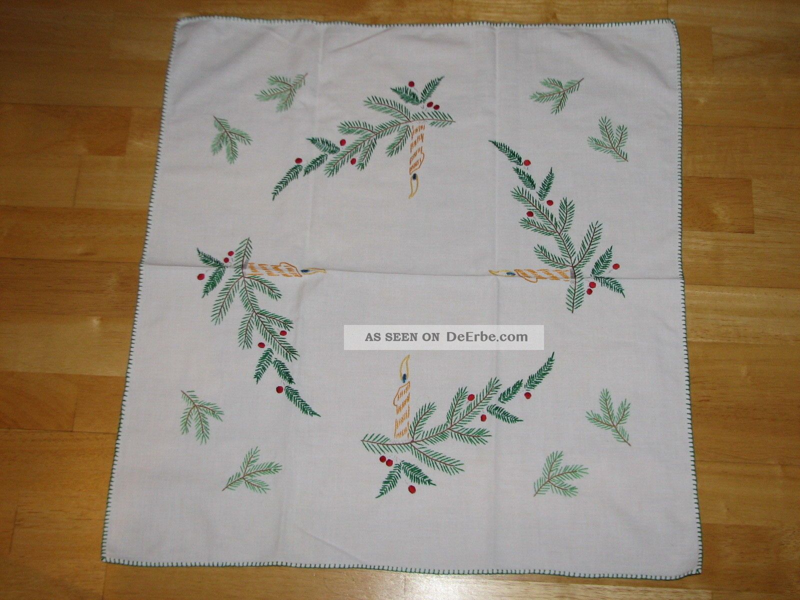 Schöne Alte Weihnachts Mitteldecke Mit Toller Stickerei 61 X 64 Cm Tischdecken Bild
